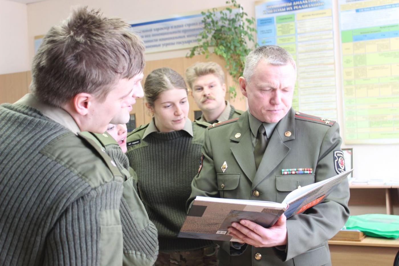 Делегация военнослужащих Королевства Дания